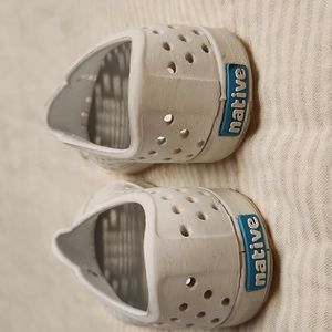 White native water shoe size 6 toddler